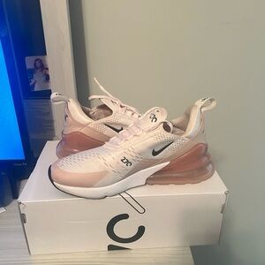 Nike Air Max 270 in Light Pink and White